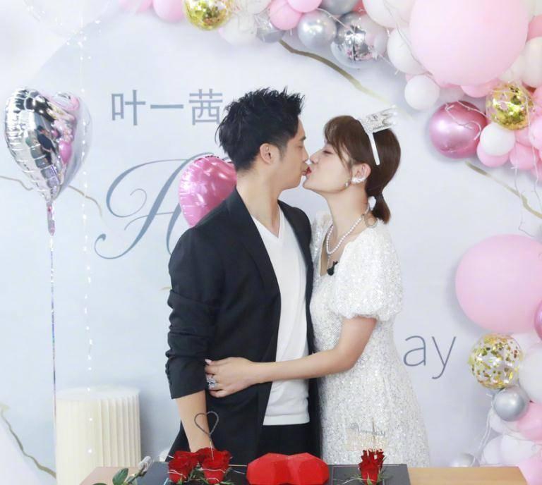 吃星星的恐龙男孩